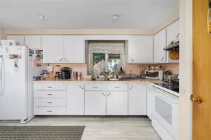 9 Regent St, Coventry, RI 02816 - Photo 8