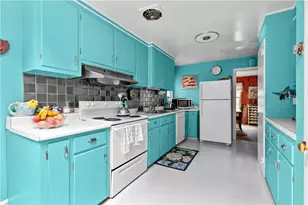 2 Cliff Ave, Newport, RI 02840 - Photo 16