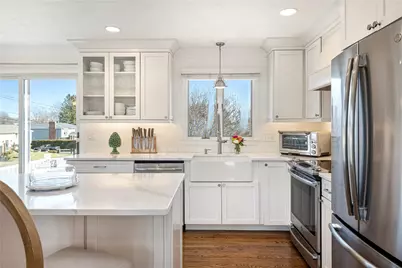 6 Jenkins Street, Bristol, RI 02809 - Photo 12