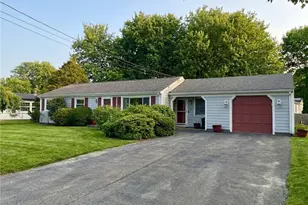 9 Spruce Ave, Middletown, RI 02842 - Photo 1