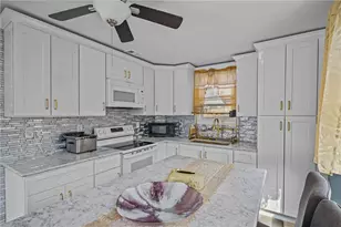 30 Touro St, Providence, RI 02904 - Photo 8