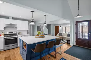 206 Reservoir Rd, Middletown, RI 02842 - Photo 4