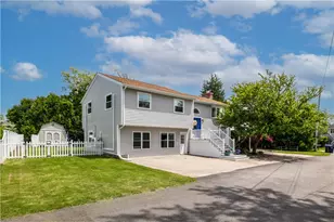 60 Brooklyn Rd, Narragansett, RI 02882 - Photo 2