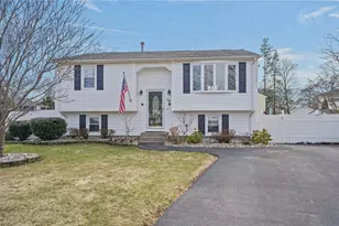39 Gateway Ct, Warwick, RI 02889 - Photo 2
