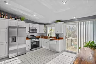 39 Gateway Ct, Warwick, RI 02889 - Photo 10