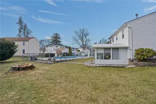 39 Gateway Ct, Warwick, RI 02889 - Photo 38