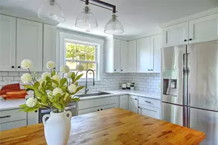 19 Berwick Pl, East Providence, RI 02916 - Photo 16