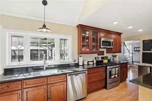 2 Duncan Rd, East Providence, RI 02916 - Photo 12