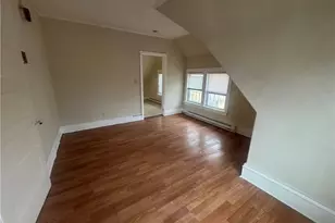 25 Wesleyan Ave, Providence, RI 02907 - Photo 4