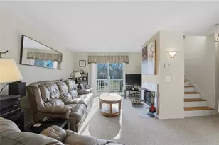 1 Willow Glen Cir, Warwick, RI 02889 - Photo 4
