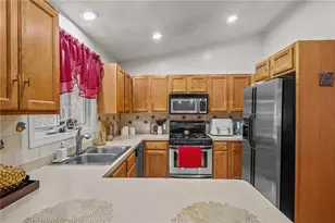 155 De Pinedo St, Providence, RI 02904 - Photo 12