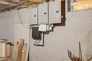 35 Gifford St, Providence, RI 02909 - Photo 30