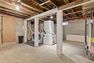 35 Gifford St, Providence, RI 02909 - Photo 32