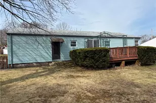 46 Lake Garden Dr, Cranston, RI 02920 - Photo 2
