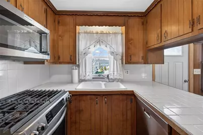 27 Wenscott Lane, North Providence, RI 02904 - Photo 18