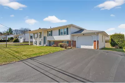 27 Wenscott Lane, North Providence, RI 02904 - Photo 2