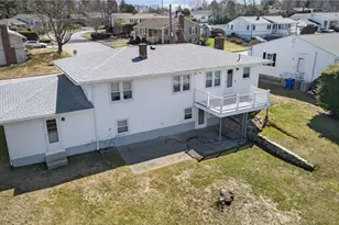 27 Wenscott Ln, North Providence, RI 02904 - Photo 4