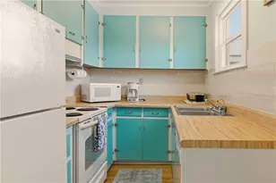 8 Carey St, Newport, RI 02840 - Photo 12