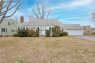 37 Knowles Dr, Warwick, RI 02888 - Photo 2