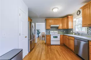 20 King Philip Rd, Narragansett, RI 02882 - Photo 6