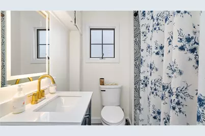 629 Thames Street, Newport, RI 02840 - Photo 20