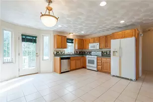 21 Hyde Ave, Pawtucket, RI 02861 - Photo 10