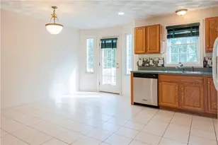 21 Hyde Ave, Pawtucket, RI 02861 - Photo 8