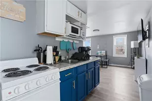 31 Oakhurst Ave, Warwick, RI 02889 - Photo 2