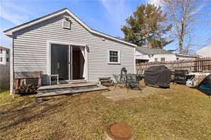 444 Pequot Ave, Warwick, RI 02889 - Photo 24