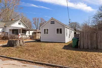 444 Pequot Avenue, Warwick, RI 02889 - Photo 22