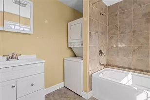 444 Pequot Ave, Warwick, RI 02889 - Photo 20