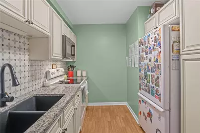 79 Village Court, West Warwick, RI 02893 - Photo 8