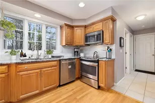 33 Old Meadow Ln, Cumberland, RI 02864 - Photo 12