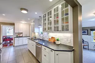 470 Cole Ave, Providence, RI 02906 - Photo 12