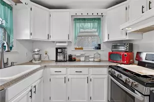 122 Leigh St, Warwick, RI 02889 - Photo 12