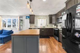 465 Buchanan St, Pawtucket, RI 02860 - Photo 6