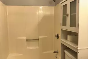 424 Smithfield Ave, Pawtucket, RI 02860 - Photo 4