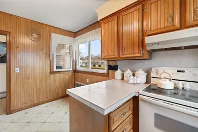 20 Cleveland Street, West Warwick, RI 02893 - Photo 16