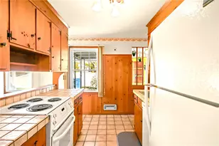 4 Meadowcrest Dr, Cumberland, RI 02864 - Photo 6