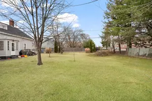 49 Oak St, Cranston, RI 02910 - Photo 30