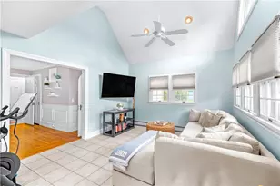 46 N Country Club Dr, Warwick, RI 02888 - Photo 16