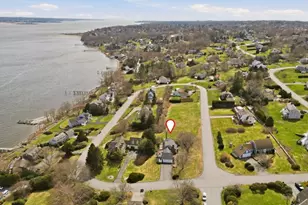 189 Lambie Cir, Portsmouth, RI 02871 - Photo 2