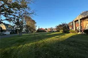 70 Carroll Ave, Newport, RI 02840 - Photo 24