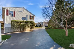 44 Village Ave, Cranston, RI 02920 - Photo 12