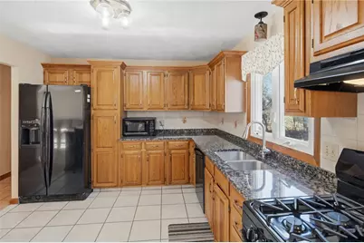 44 Village Avenue, Cranston, RI 02920 - Photo 20