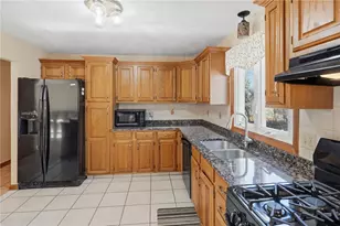 44 Village Ave, Cranston, RI 02920 - Photo 20