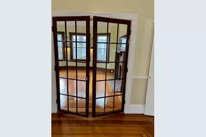 121 Rutherglen Avenue, Providence, RI 02907 - Photo 8