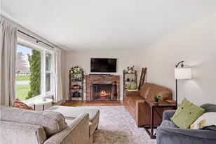220 Heritage Rd, North Kingstown, RI 02852 - Photo 4