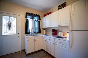 21 Madison St, Warwick, RI 02888 - Photo 6