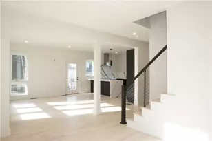 152 Colonial Rd, Providence, RI 02906 - Photo 10